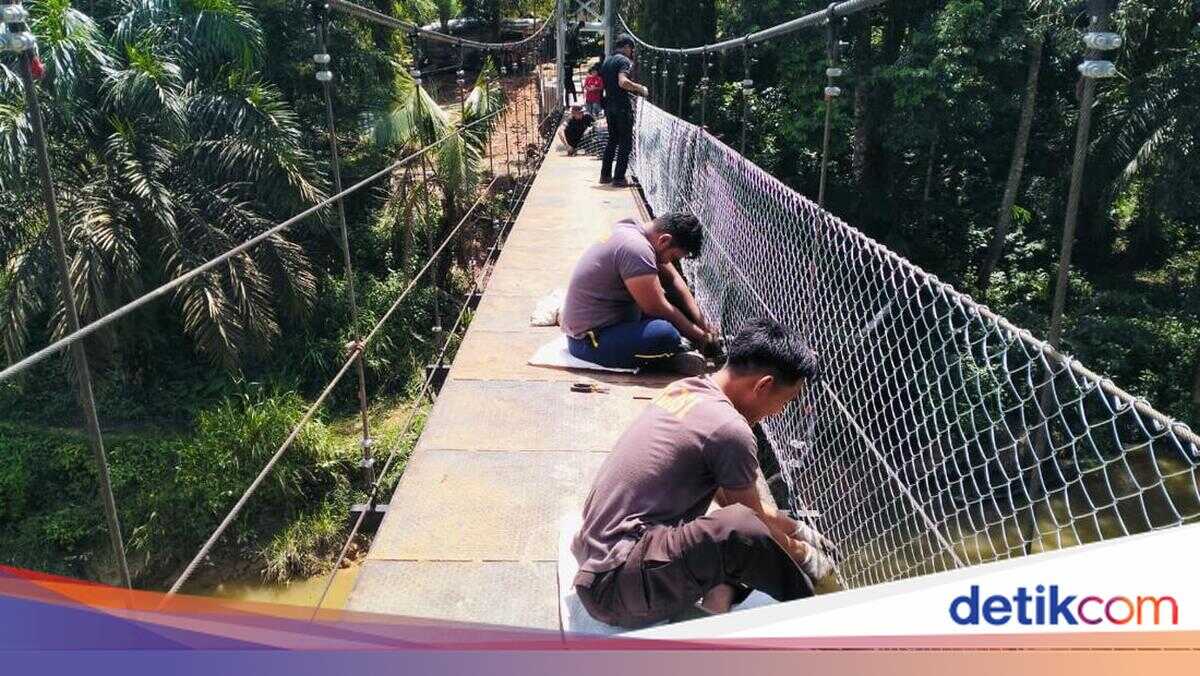 Suspension Bridge Connecting Two Villages in Kuansing Nears Completion