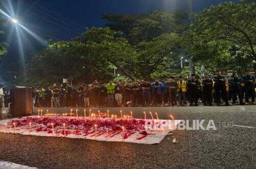 Amidst Protests Demanding Police Reform in Semarang, Demonstrators Hold Prayer for Arianto Tawakal