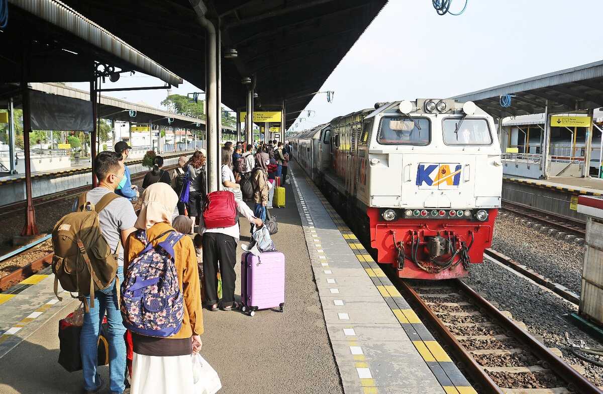 Train Ticket Bookings Begin to Show an Increase