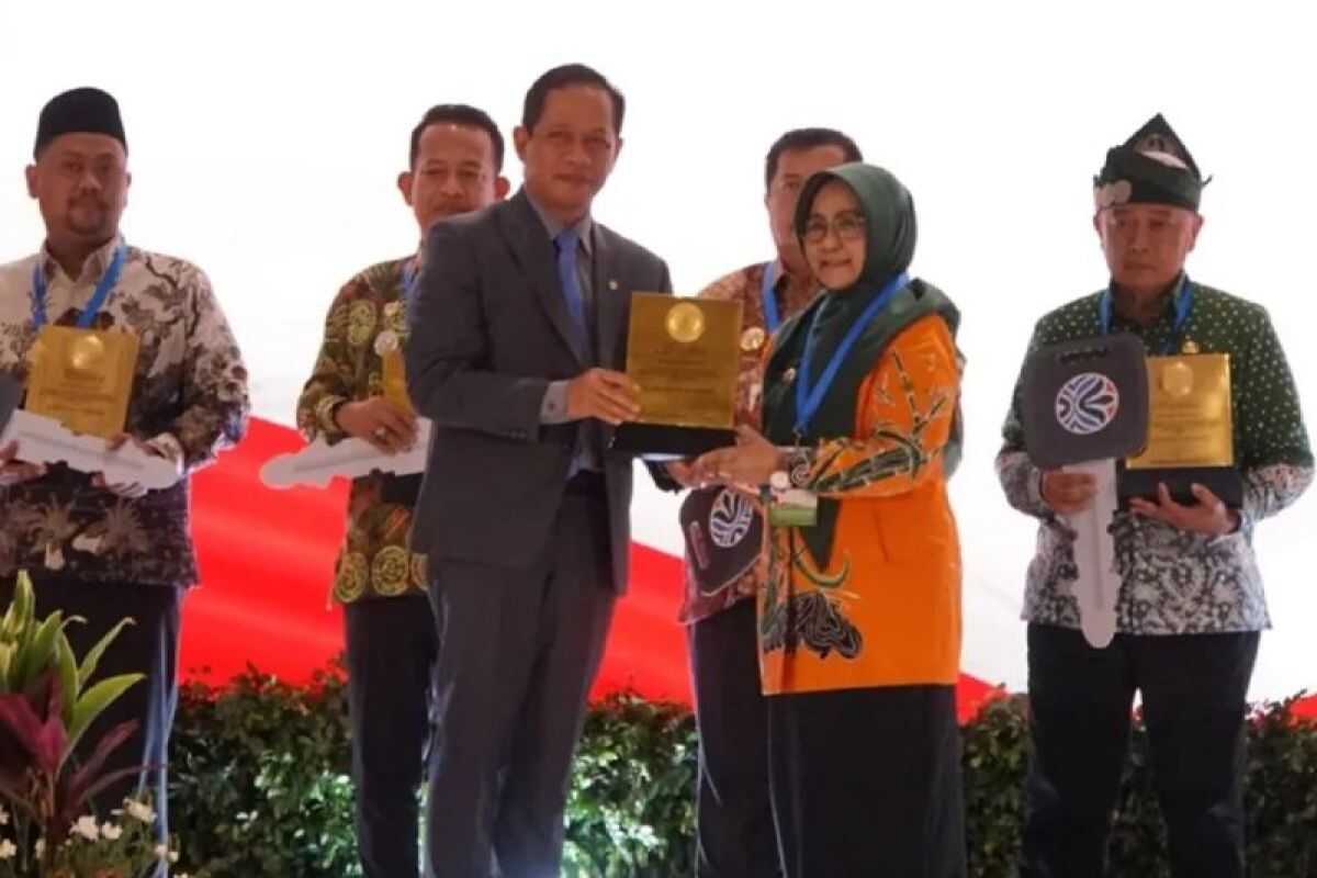 Magetan Receives Certificate for Progress Towards a Clean Regency in Waste Management