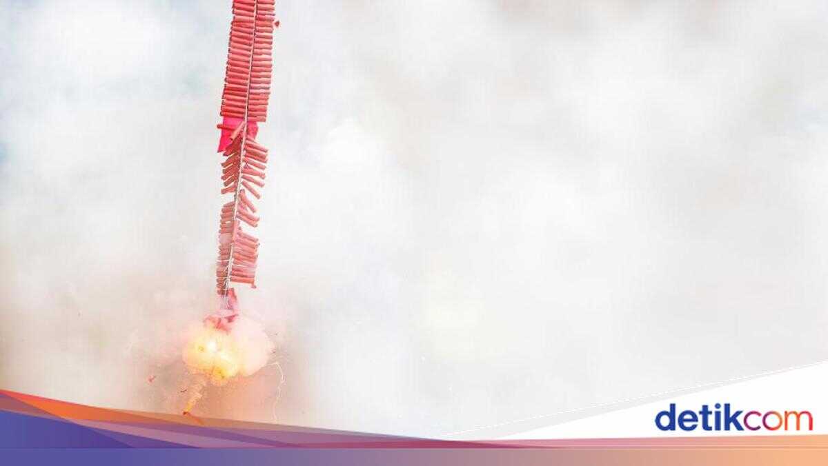 Three Youths Who Threw Firecrackers at a Minibus in Tangerang Finally Detained by Police