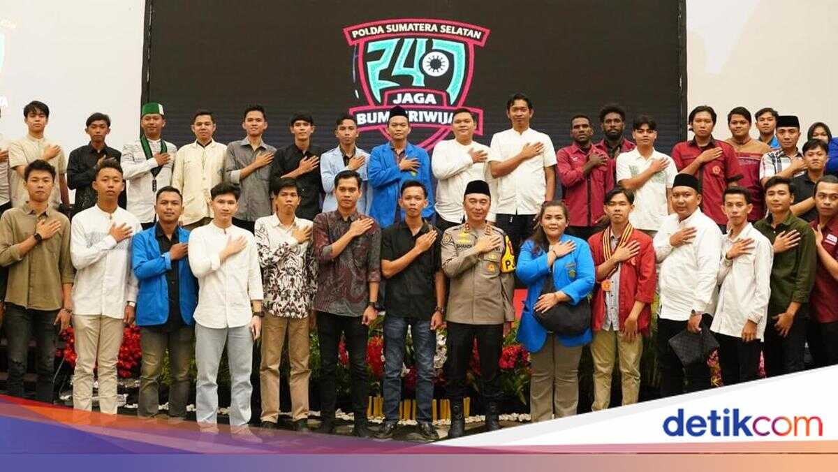 During an Iftar Gathering with Students, the Chief of the South Sumatra Police Encourages Young People to Maintain a Narrative of Unity