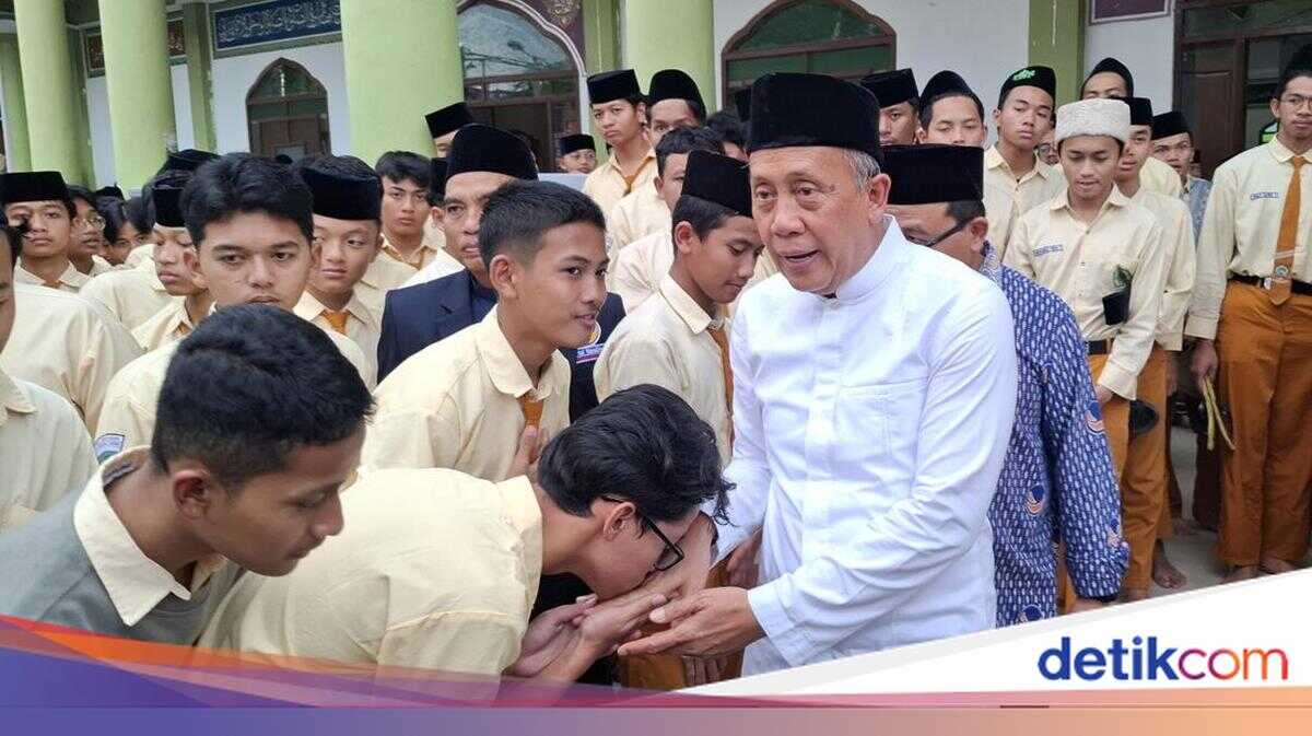NasDem Deputy Chairman's Message to Students in Mojokerto: Knowledge is Limitless