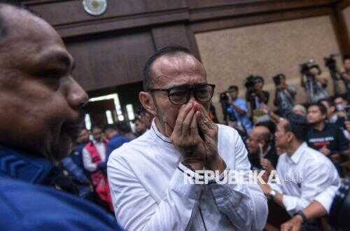 Riva Siahaan Sentenced to 9 Years in Prison for Corruption