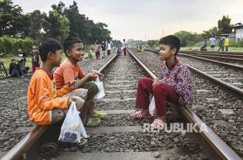 After Numerous Victims Hit by Trains, KAI Urges People Not to Spend Time Near Railway Tracks