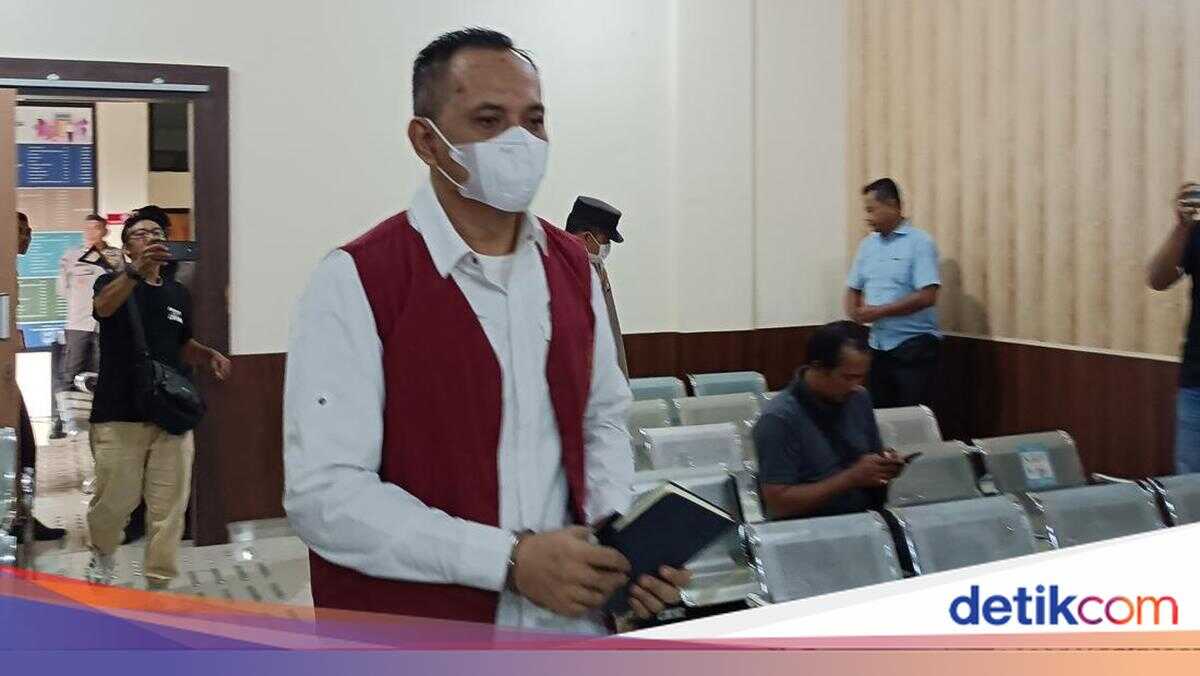 Aggravating and Mitigating Circumstances for Kompol Yogi and Ipda Aris in the Sentencing Hearing