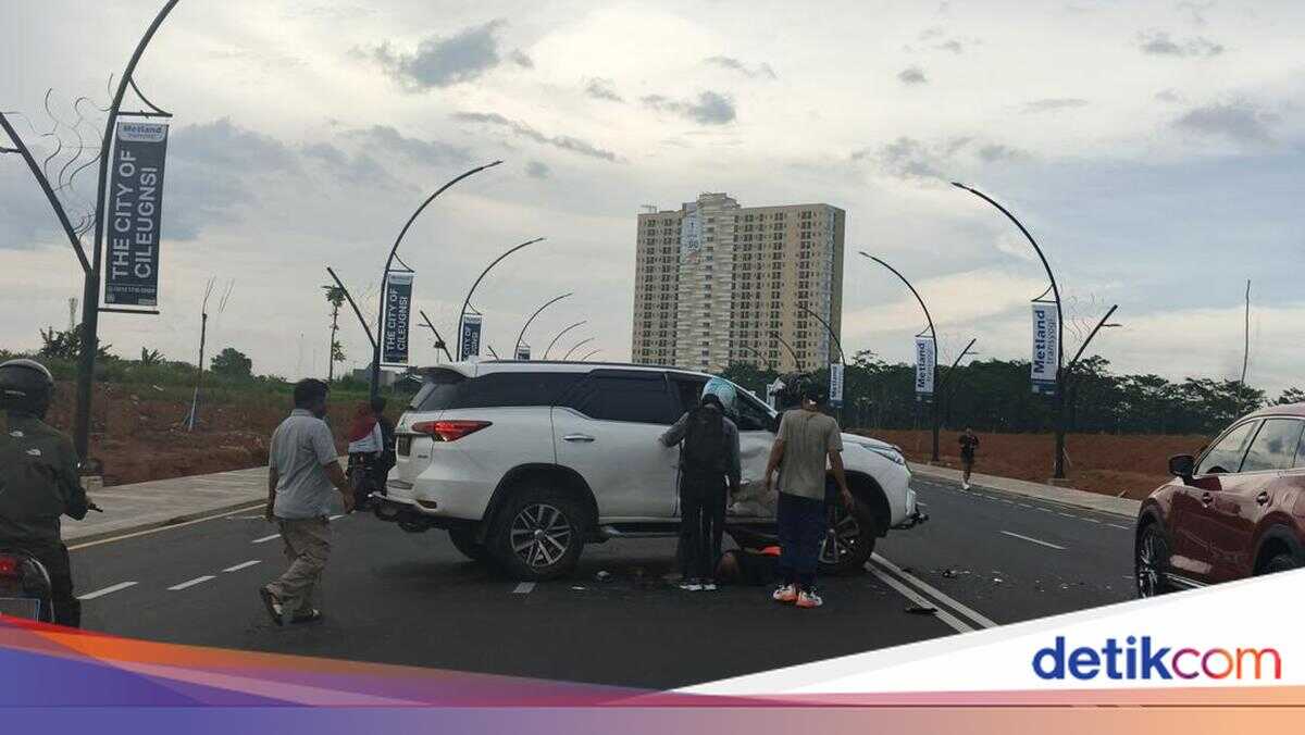 Ambulance Driver Chases After Fortuner That Fled After Being Involved in an Accident in Bogor