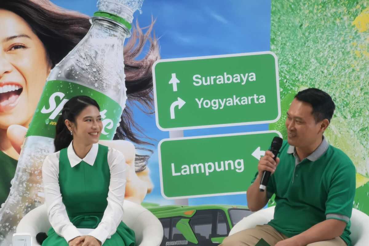 Dian Sastro Supports Initiative to Facilitate Free Homecoming Travel for Small Business Owners