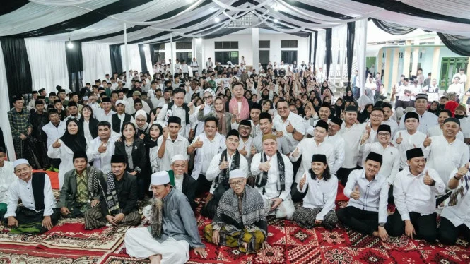 After Visiting Religious Leaders, Kaesang Interacts with Students at Fathul Ma'ani Islamic Boarding School During Ramadan Tour in Banten