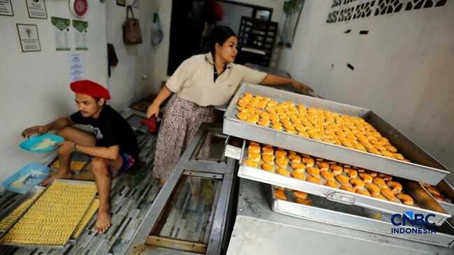 Ramadan Boost: 'Nastar Village' Overwhelmed with Eid Cake Orders