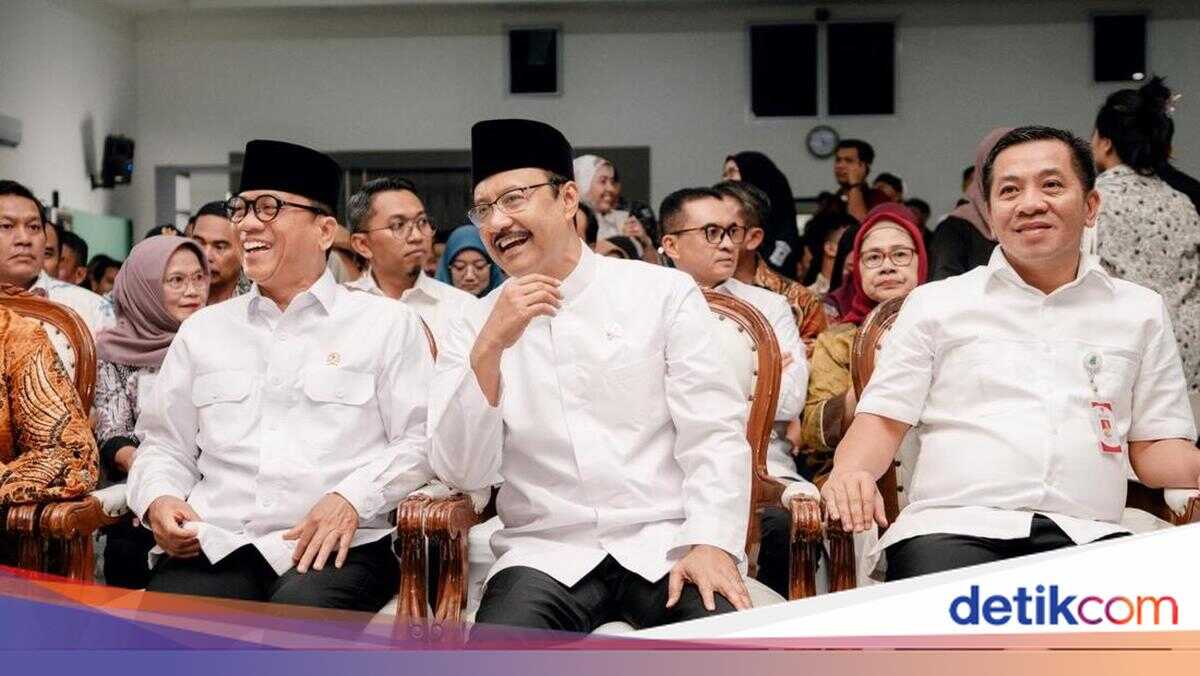 Social and Rural Development Ministers Promote DTSEN in Karawang, Ensure Welfare Assistance Reaches Intended Recipients