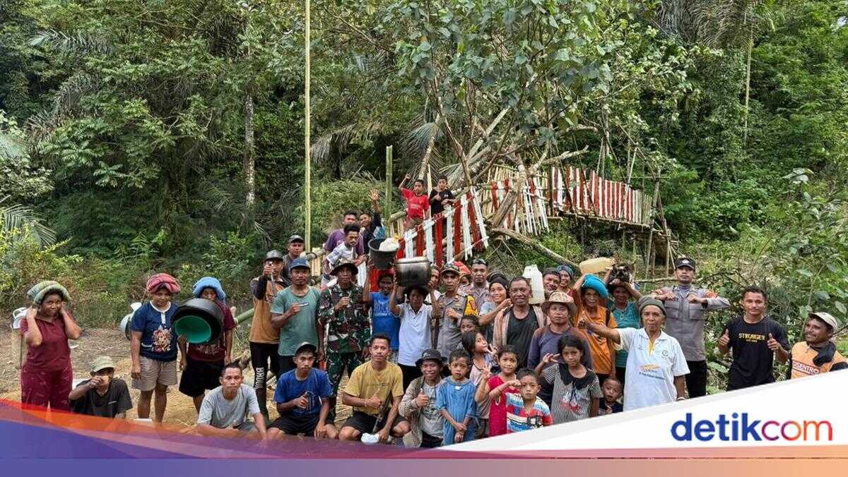 Police Officer Initiates Emergency Bridge in East Nusa Tenggara to Keep Students from Fording River