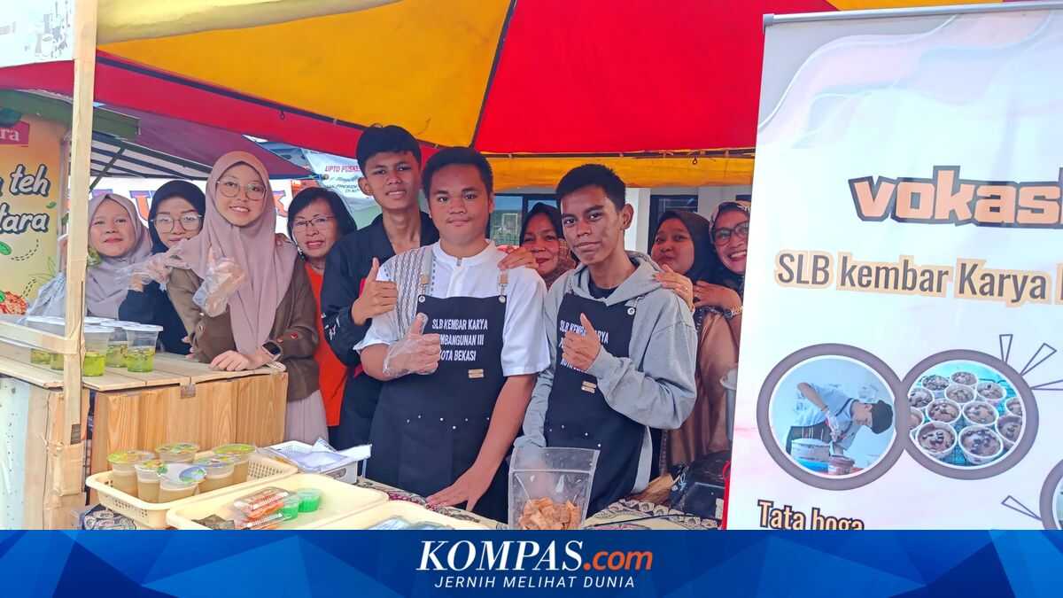 Under a Tent, Students of Bekasi Special Needs School Learn Independence Through Selling Iftar Snacks