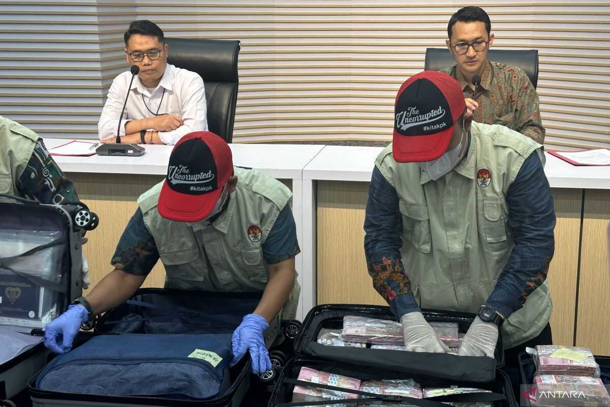 KPK Detains Budiman Bayu, Seventh Suspect in Counterfeit Goods Import Bribery Case