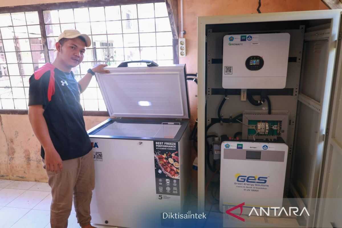 Polmed Students Deploy Solar-Powered Refrigerator for Food Security in Aceh Tamiang