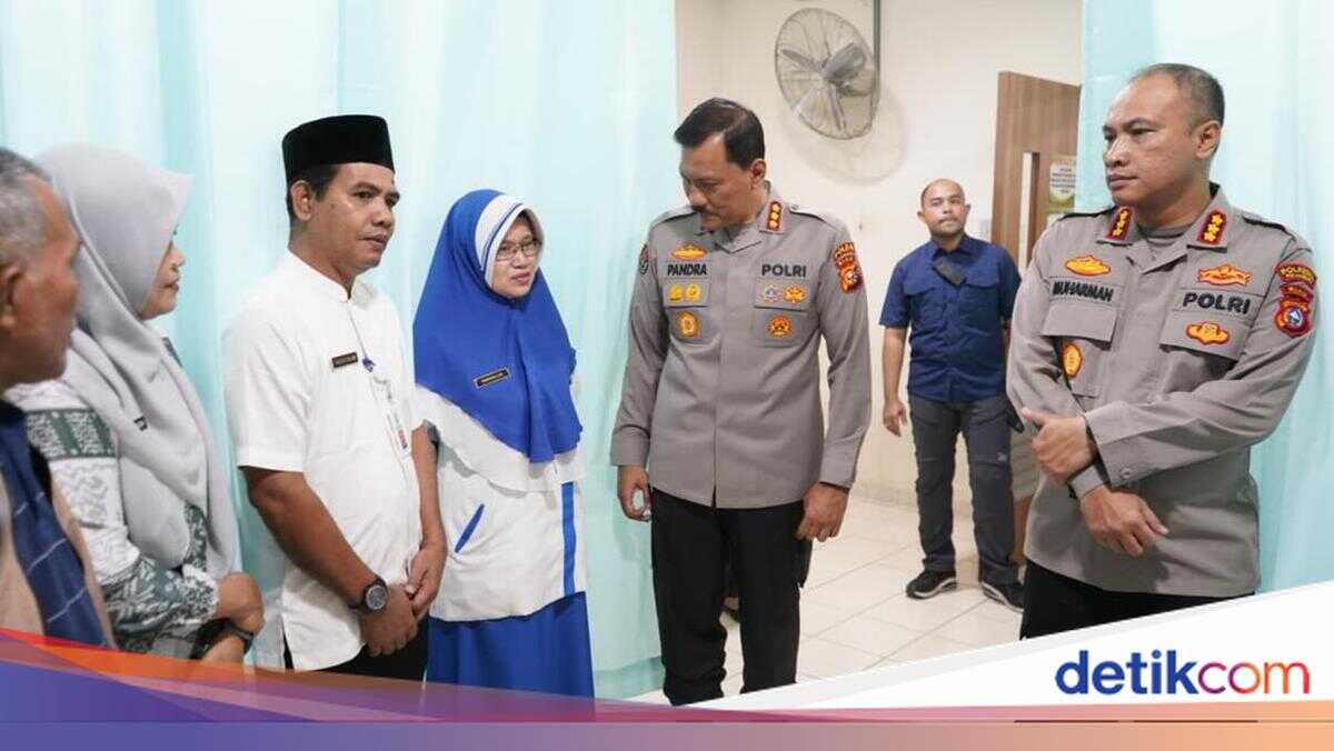 Police Offer Moral Support to University Student Victim of Stabbing in Riau