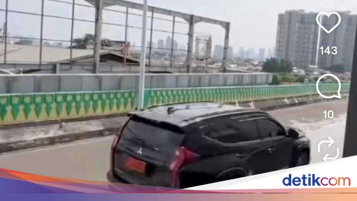 Metro Police Investigating Military-Plated Vehicles Using TransJakarta 'Sky Lane'