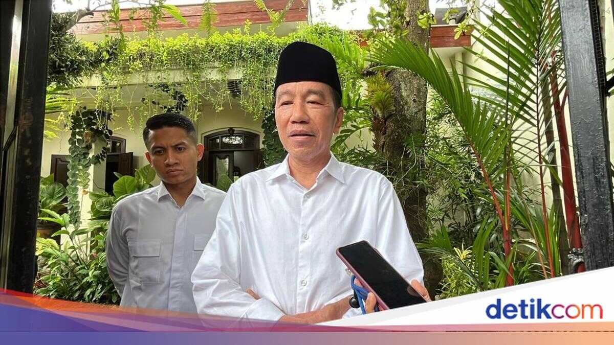 Constitutional Court Asked to Bar Presidential and Vice-Presidential Family Members from Running in Presidential Election; Jokowi Comments