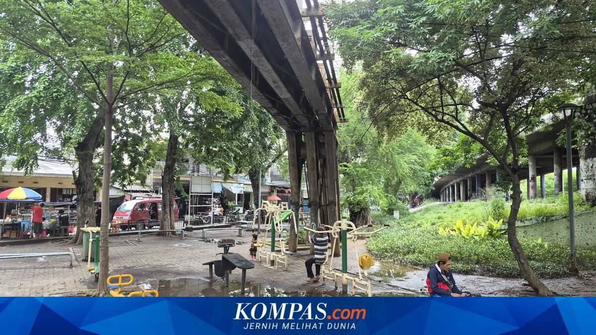 Limited Budget Leaves Children's Play Area in Cilincing Neglected