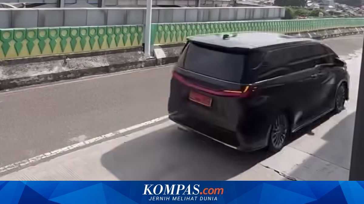 Two Red-Plated Alphard Vehicles Travel on Transjakarta "Sky Lane" with Police Escort; Police Investigating