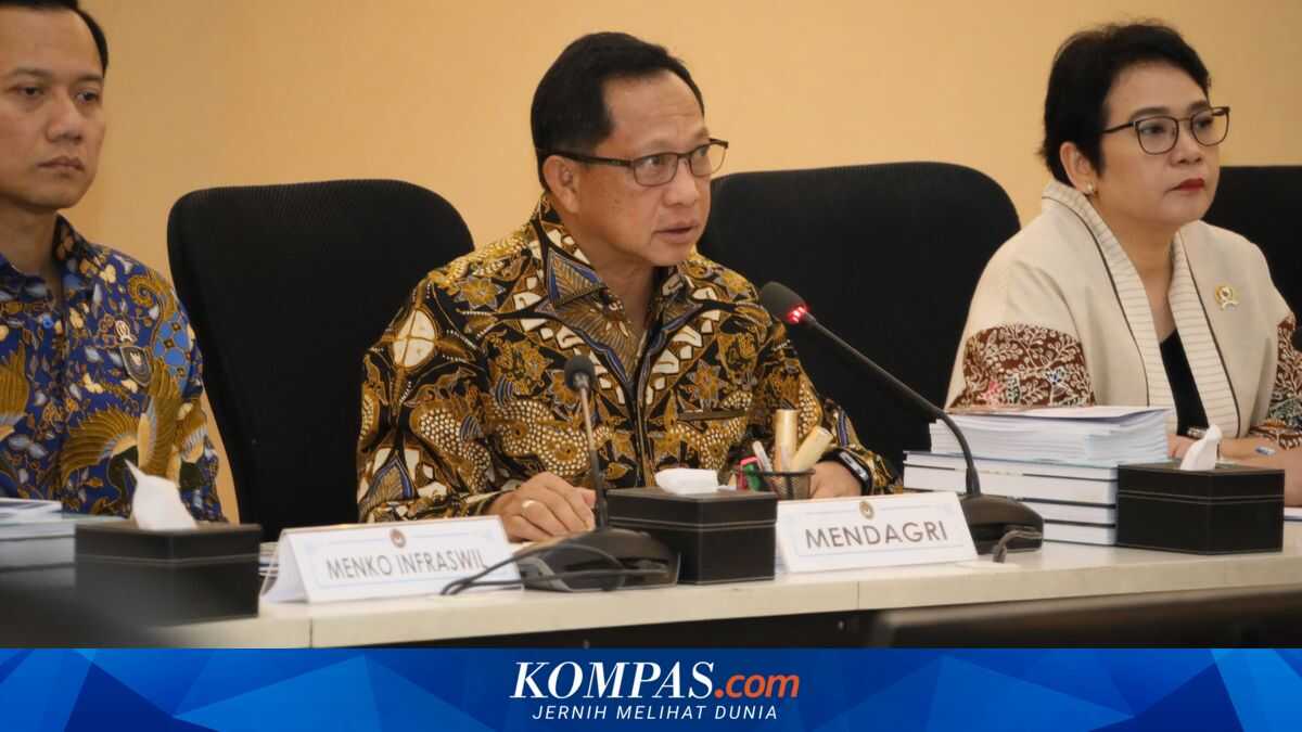 Home Affairs Minister Tito Reports Significant Progress in Sumatra Disaster Recovery, Refugee Numbers Decline Substantially
