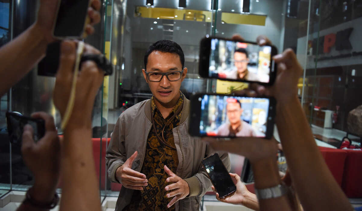 Tax Administration Official Summoned by KPK in Customs Bribery Case