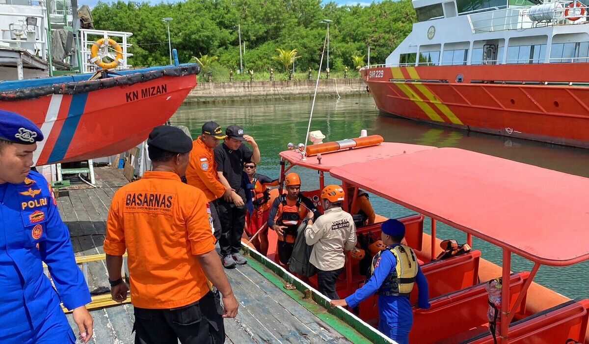 Joint SAR Team Evacuates Crew Member from Kool Ice Vessel in Bali Suffering from Heart Condition