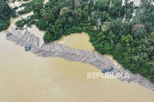 Forestry Ministry Inspects Legality of Timber Rafts on Kapuas River