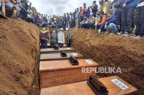 Prayers and Supplications Accompany Mass Burial of Unidentified Cisarua Landslide Victims