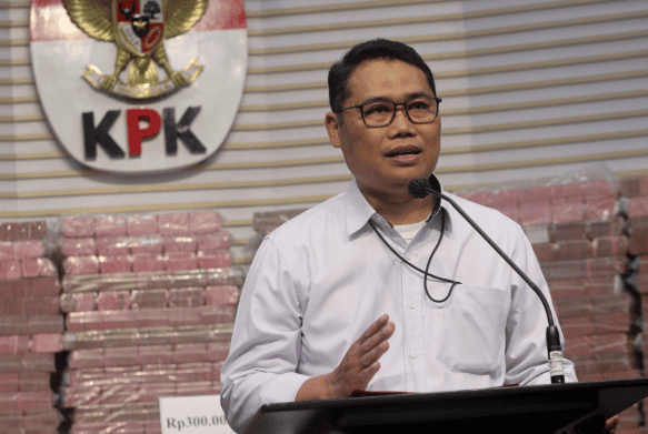 KPK Uncovers Role of Customs Officer in Collecting Gratuity Funds from Importers