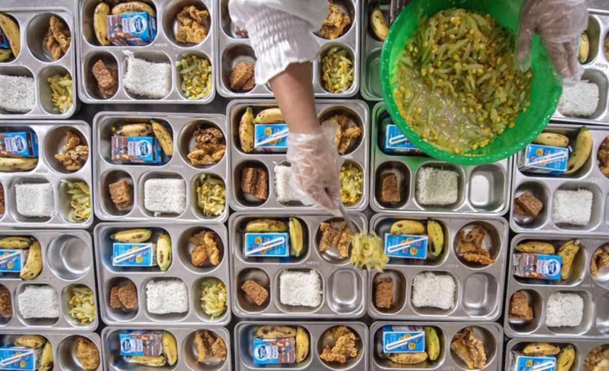 Magelang Regent Ensures Free Nutritious Meals Programme Pricing Complies with Regulations