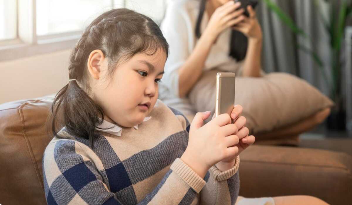 Excessive Screen Time in Children May Cause Virtual Autism and Obesity
