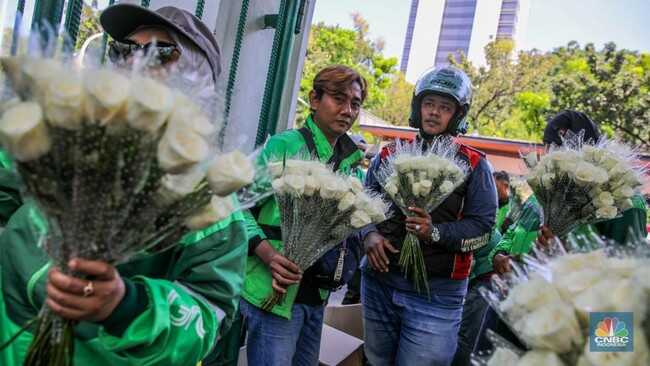 Minister of Labour Announces 2026 Holiday Allowance for Ride-hailing Drivers Following Monday Briefing with Prabowo