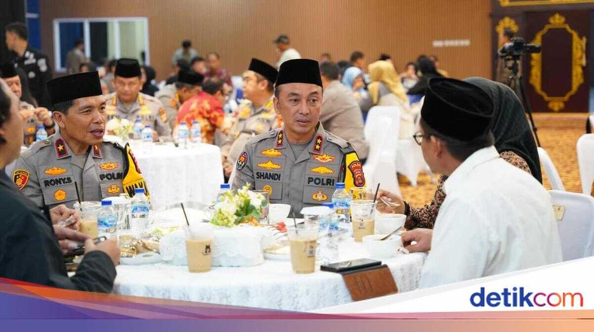 Sumsel Regional Police Chief Emphasises Strategic Partnership with Media at Iftar Gathering
