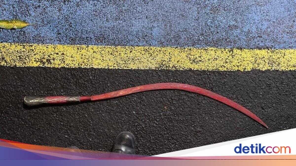Metro Police Stop Illegal Street Racing in Ciputat, South Tangerang, Seize Machete