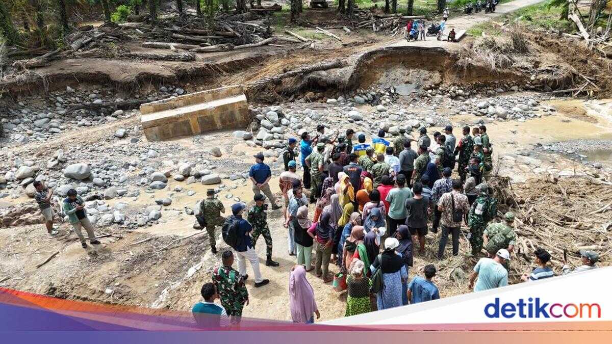 Deputy Commander of TNI Inspects Temporary Housing and River Normalisation in Central Tapanuli