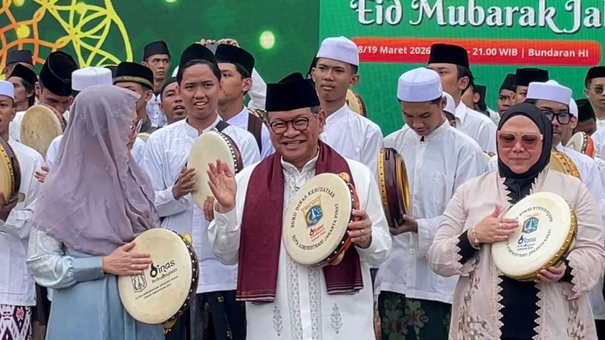 Pramono Plays Rebana at Opening of Jakarta Ramadan Festival 2026