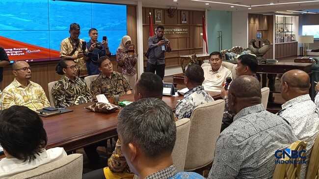 Housing Minister Warns Governors: Housing Must Not Be Restricted to Civil Servants Only