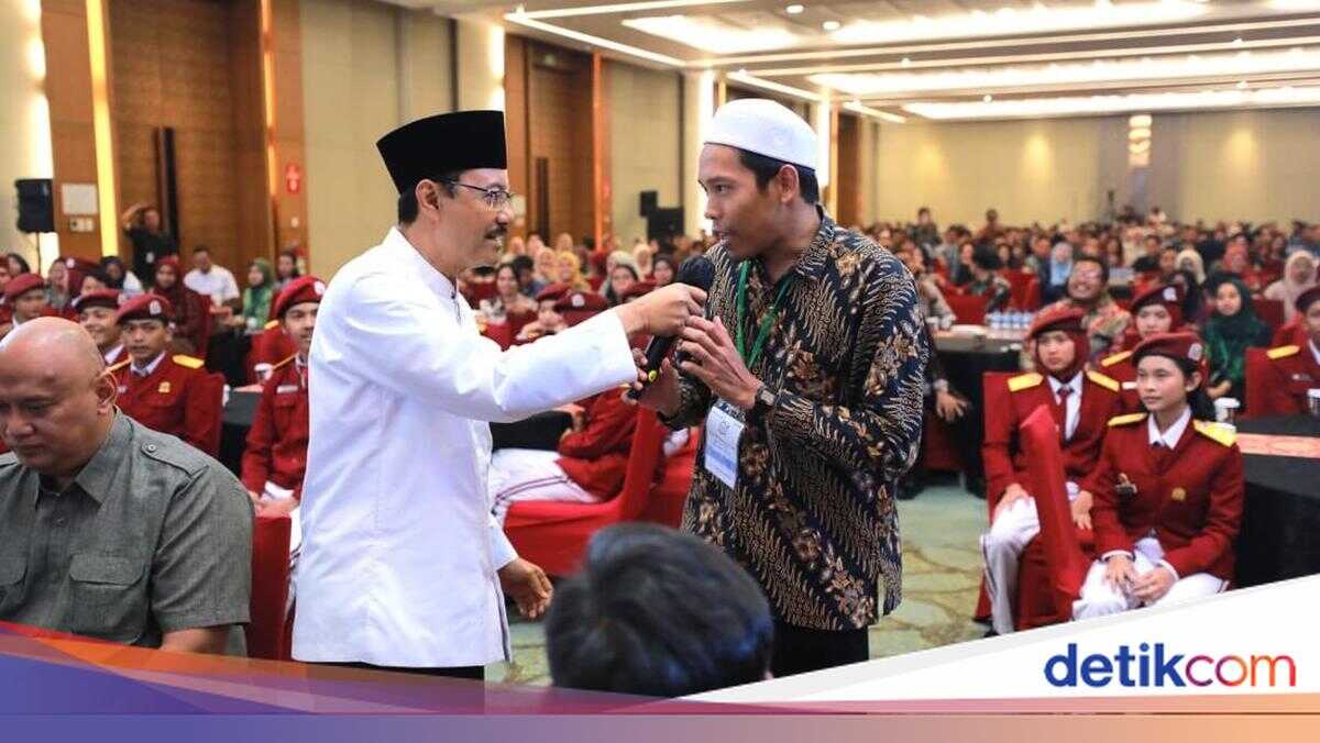 Social Minister Opens Ramadan Fast With Folk School Students, Gus Ipul Reveals Qur'anic Spirit