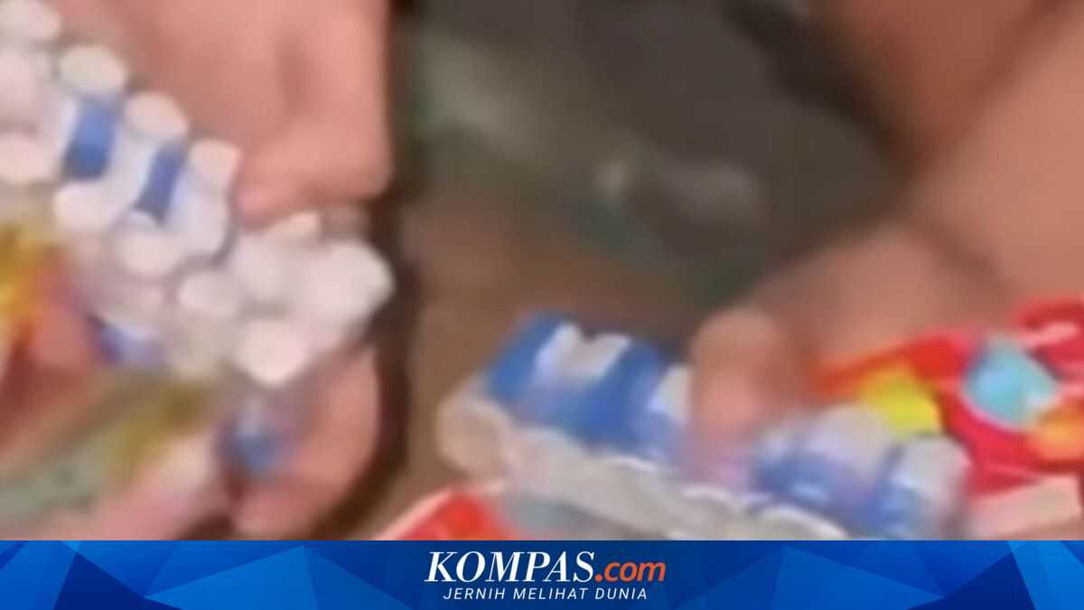 Three youths apologise after throwing firecrackers at minibus drivers in Cipondoh