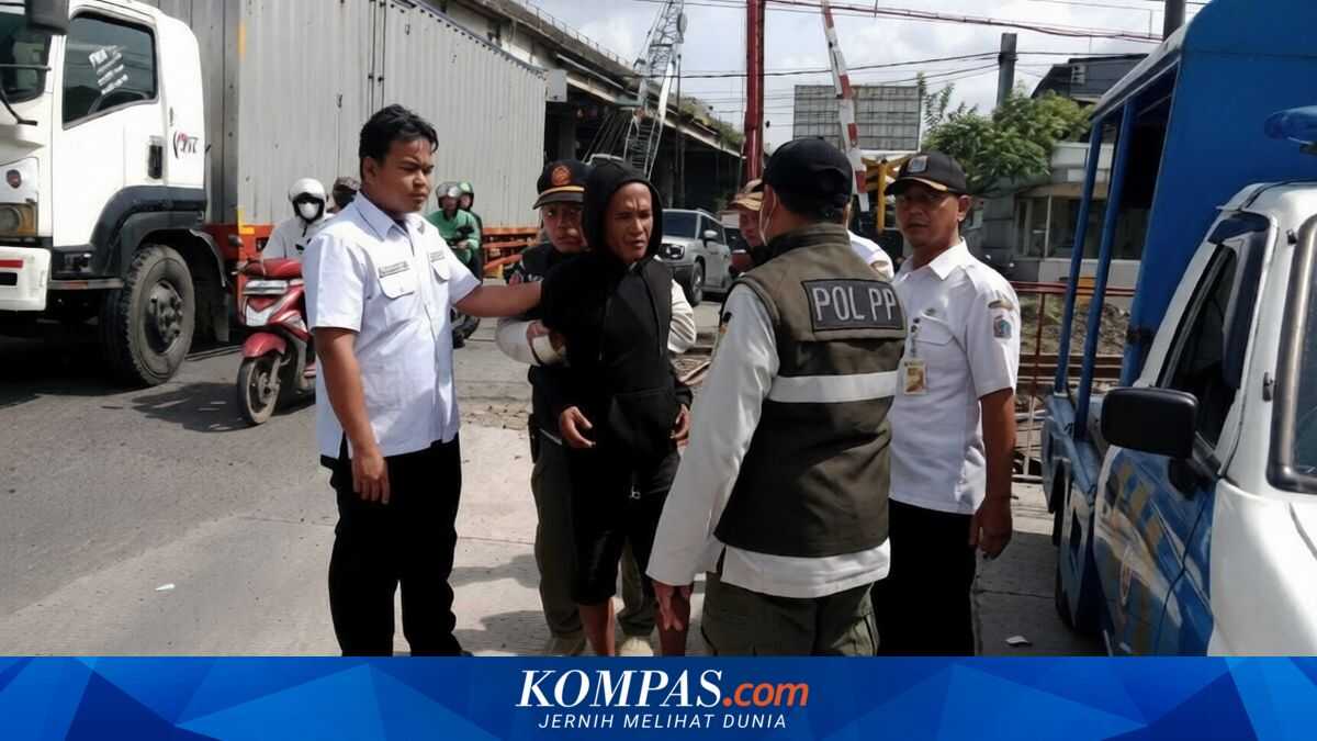 Nine Illegal Traffic Coordinators Arrested in West Jakarta's Latumenten Area Over Extortion and Congestion