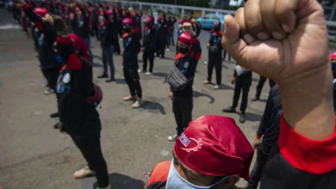 Parliament Member Reminds That Policy Must Consider Worker Welfare