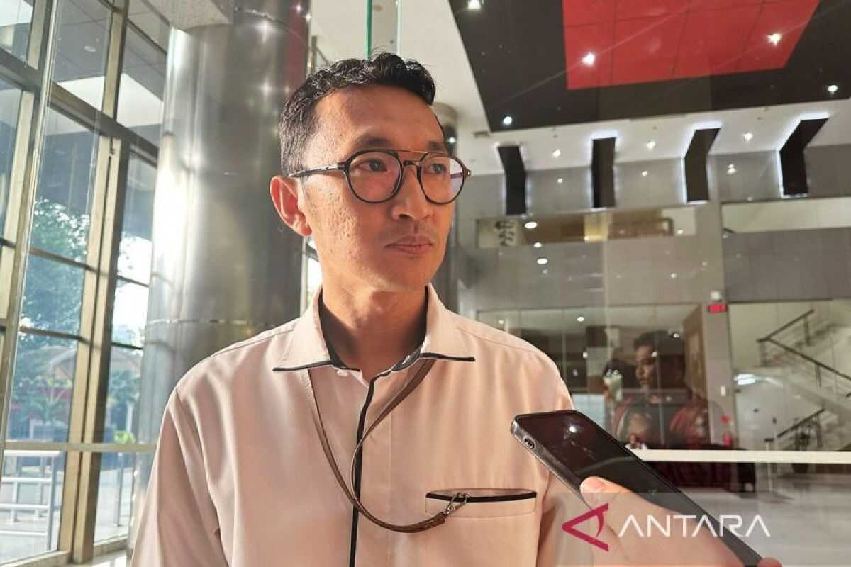 KPK seizes documents after searching home of Pati public works official in Sudewo case