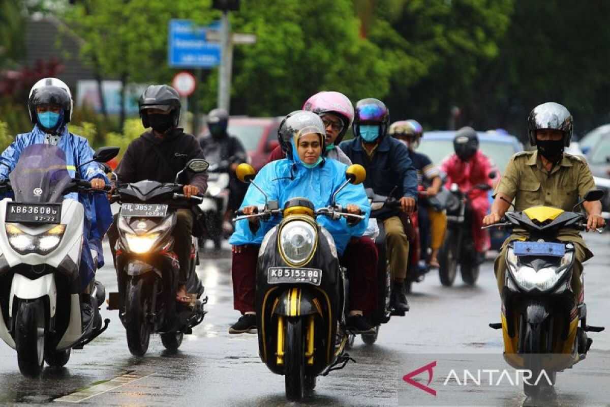 BMKG forecasts light rain across most of Indonesia on Saturday