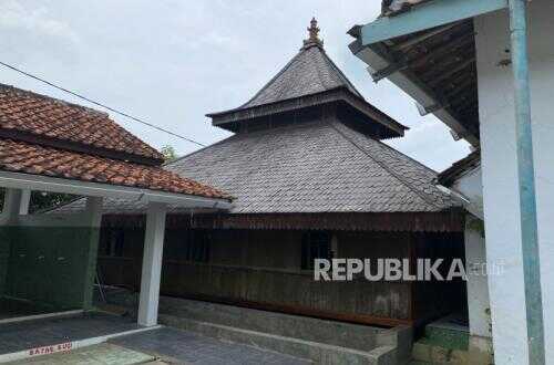 The Charm of the Ancient Bondan Mosque in Indramayu, Legendarily Built in One Night