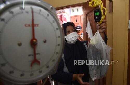 Batang District Adopts Japanese Waste Management Model with Village-Operated Enterprise Waste Bag Sales