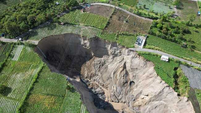 Giant Chasm Appears in Aceh Resembling a "Torn Earth" – What Does It Signify?