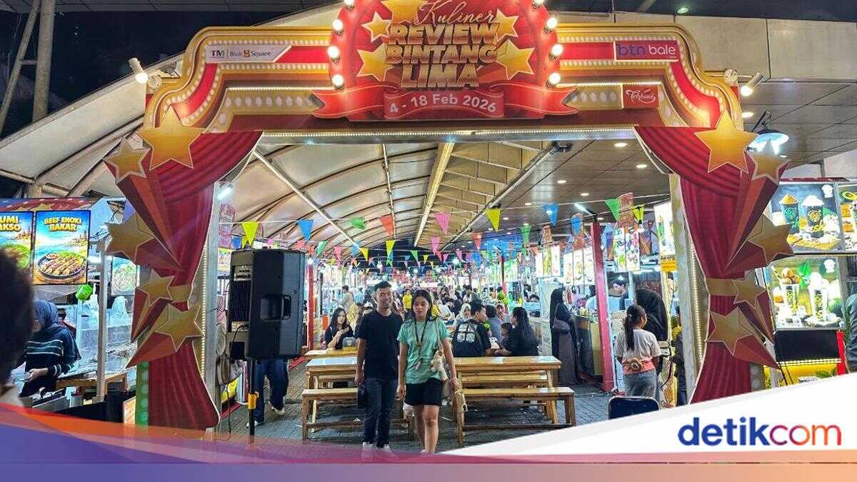 Waiting for Maghrib in Blok M