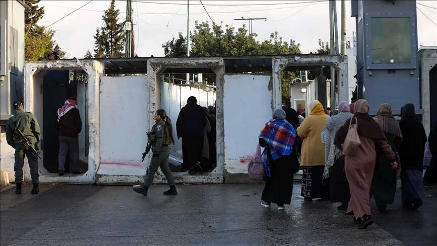 Israeli Forces Detain Sheikh Rani Abu Sbeih at Al-Aqsa Mosque Gate During Friday Prayers