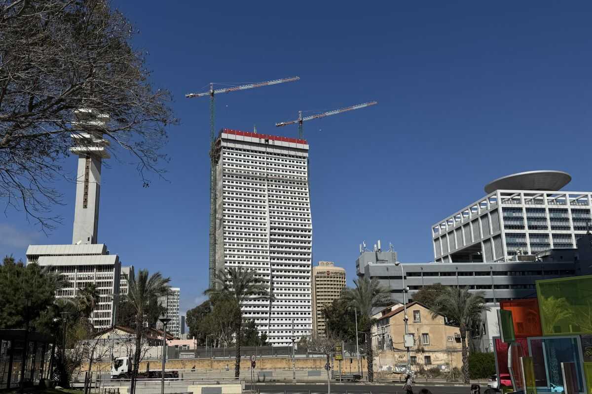 United States allows non-essential embassy staff to leave Israel on security grounds